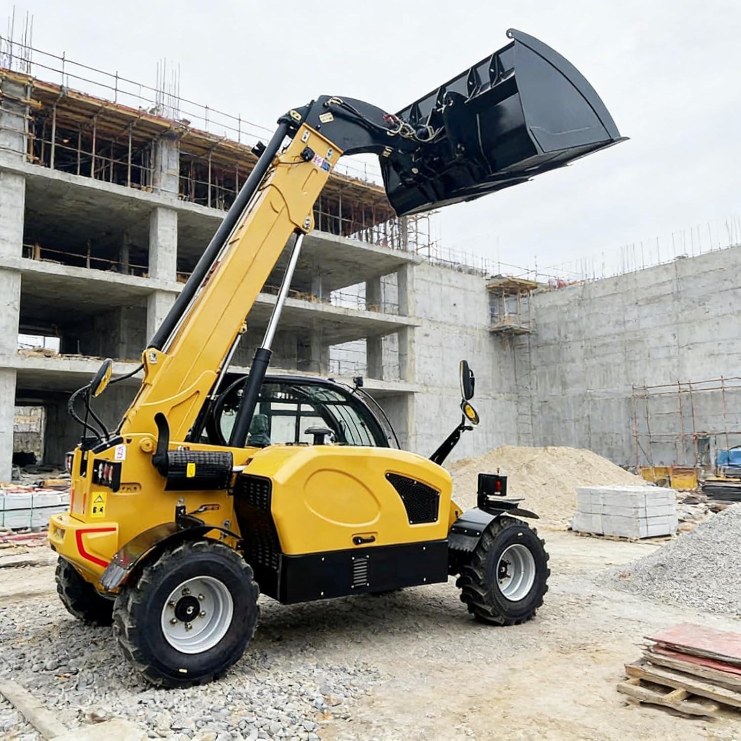 best telehandler telescopic lift truck,telehandler telescopic lift truck worth buying,telehandler vs forklift,telehandler pros cons,should I buy a telehandler,best material handling equipment - detailed features and technical specifications