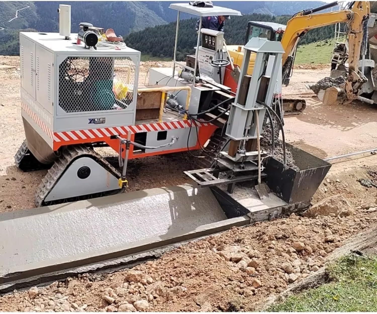 concrete curb slipform machine,buy concrete curb machine,curb and gutter paver reviews,hydraulic curb machine pros cons,best slipform curb machine,should I buy a tracked curb paver performance testing and real-world results