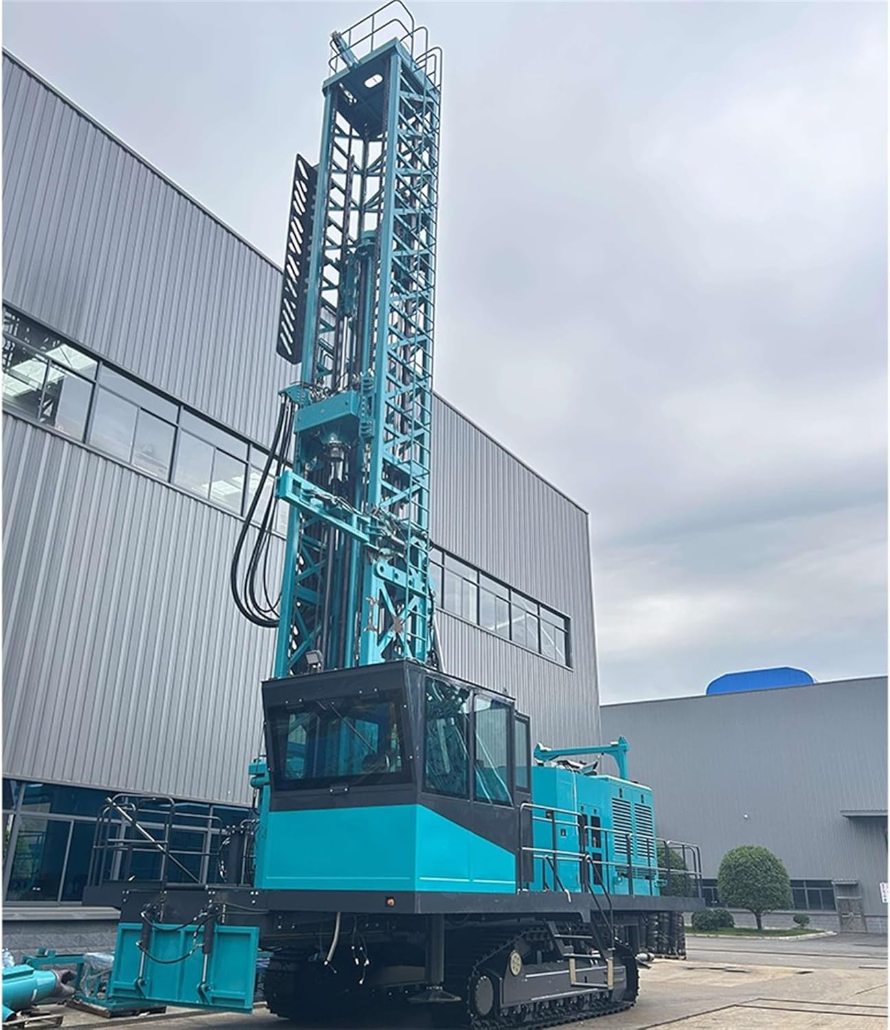crawler water well drilling rig,tracked water well drilling machine,deep borehole drilling rig,crawler drilling rig for uneven terrain,best water well drilling equipment,should I buy a crawler drilling rig unboxing and complete package contents